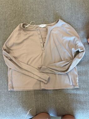 Pink Rose Long Sleeve Ribbed Henley Top in Taupe